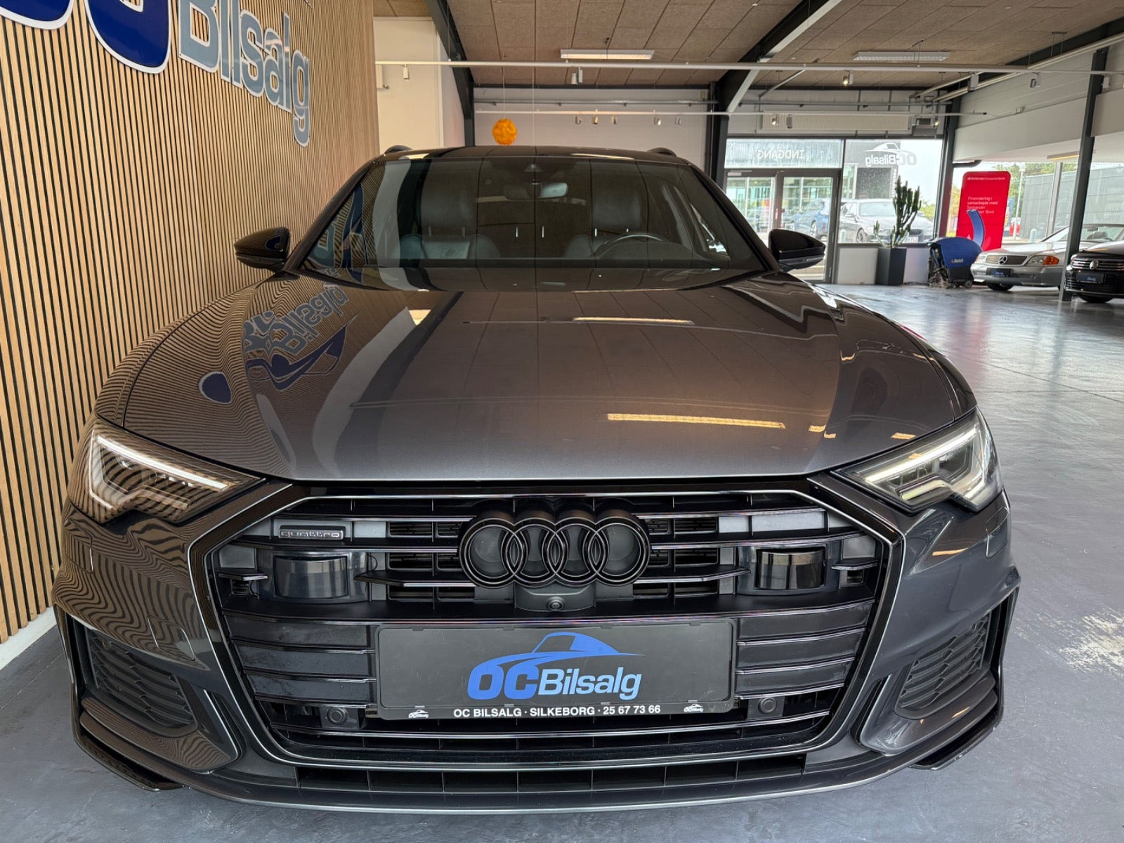 Grå Audi A6 fra 2023