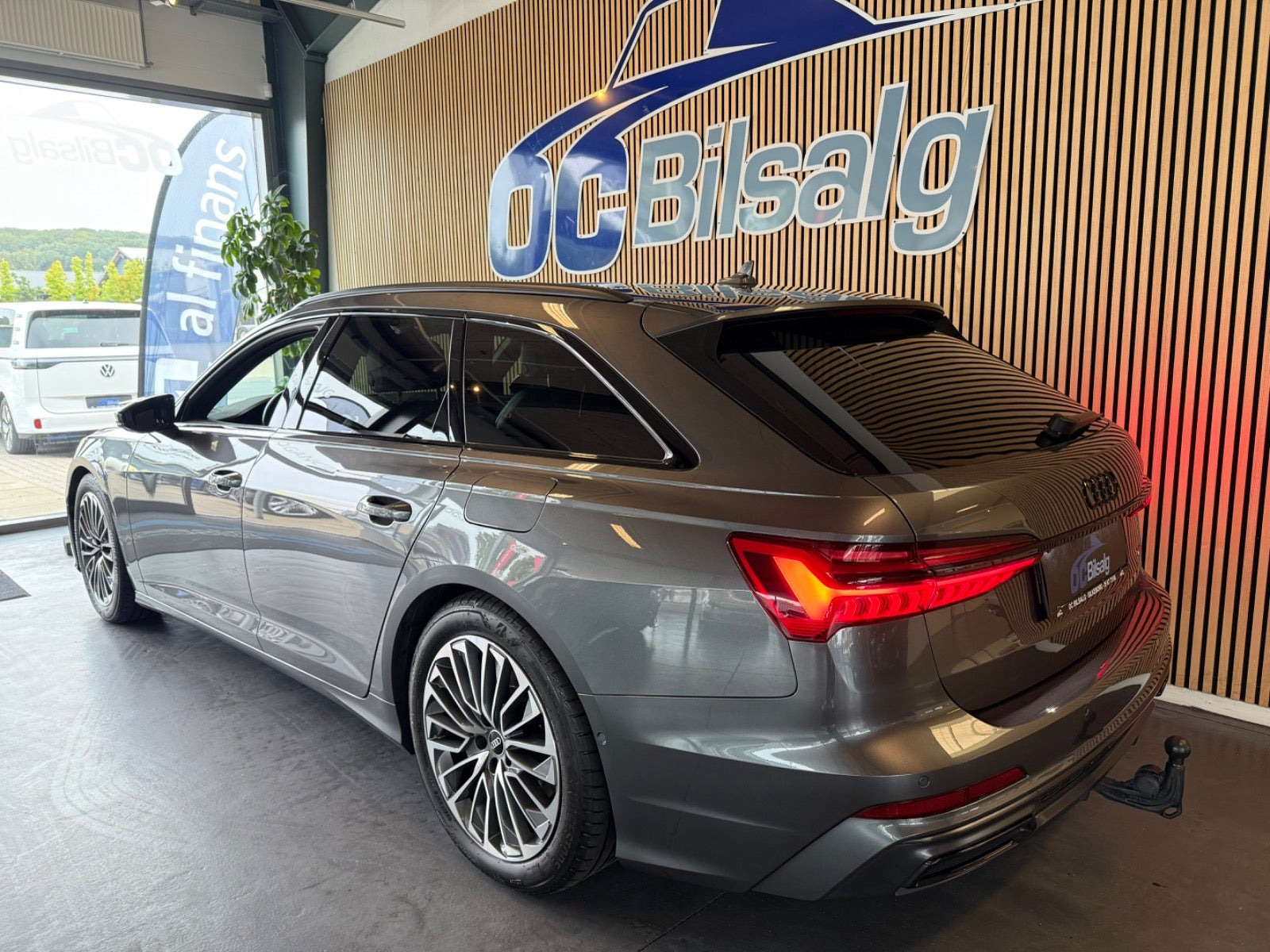 Grå Audi A6 fra 2023