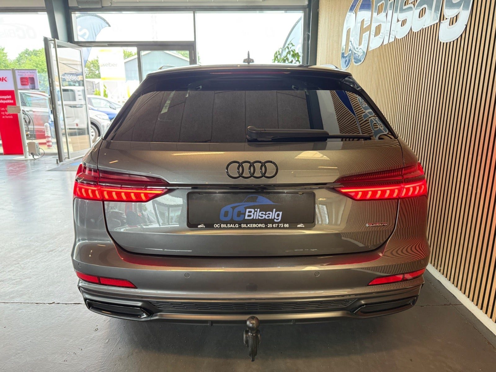 Grå Audi A6 fra 2023