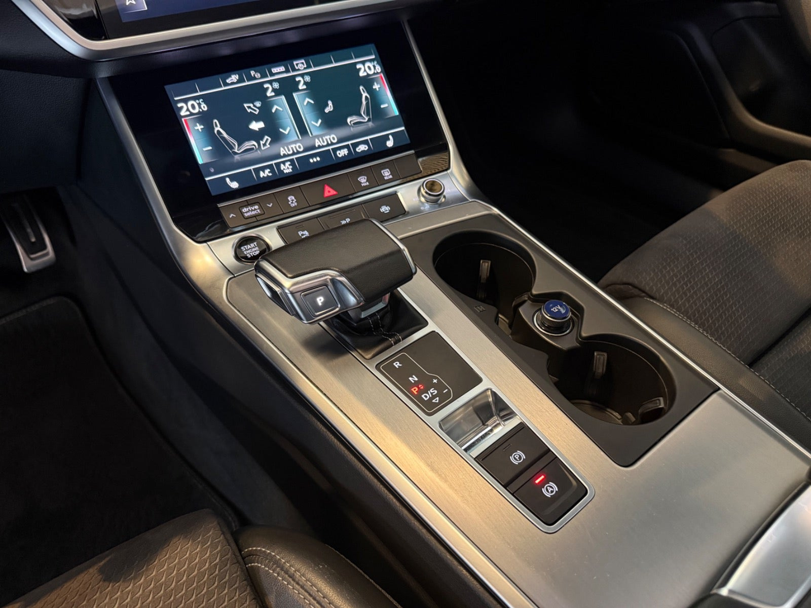 Grå Audi A6 fra 2023