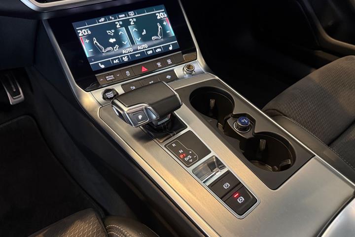 Grå Audi A6 fra 2023