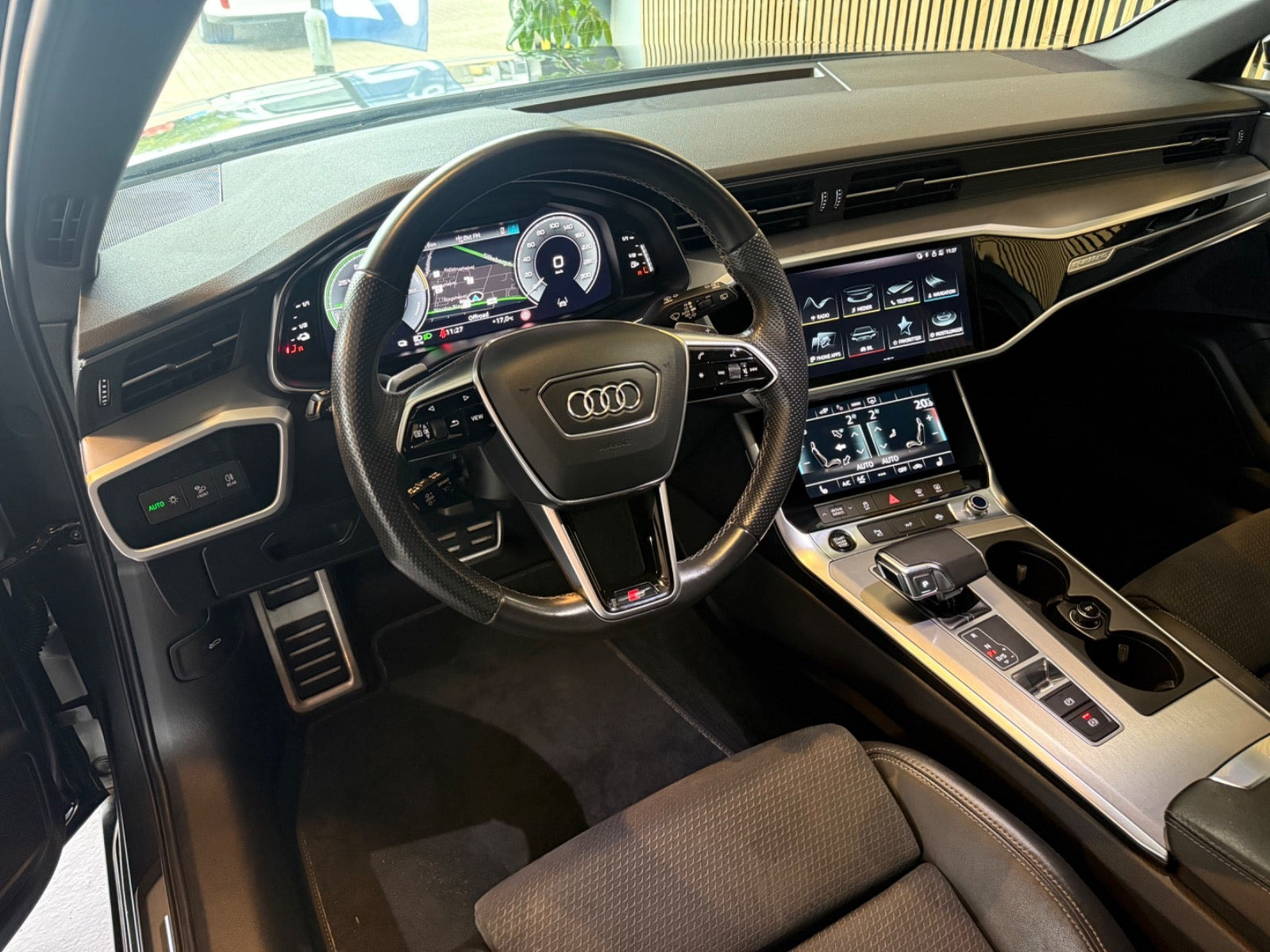 Grå Audi A6 fra 2023