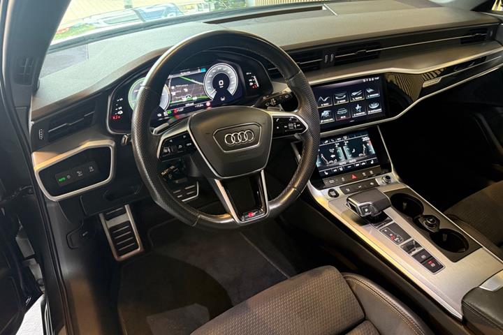 Grå Audi A6 fra 2023