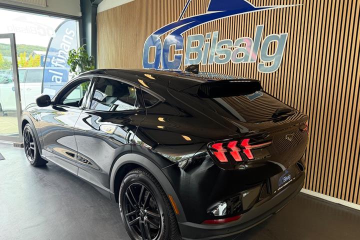 Sort Ford Mustang Mach-E fra 2021