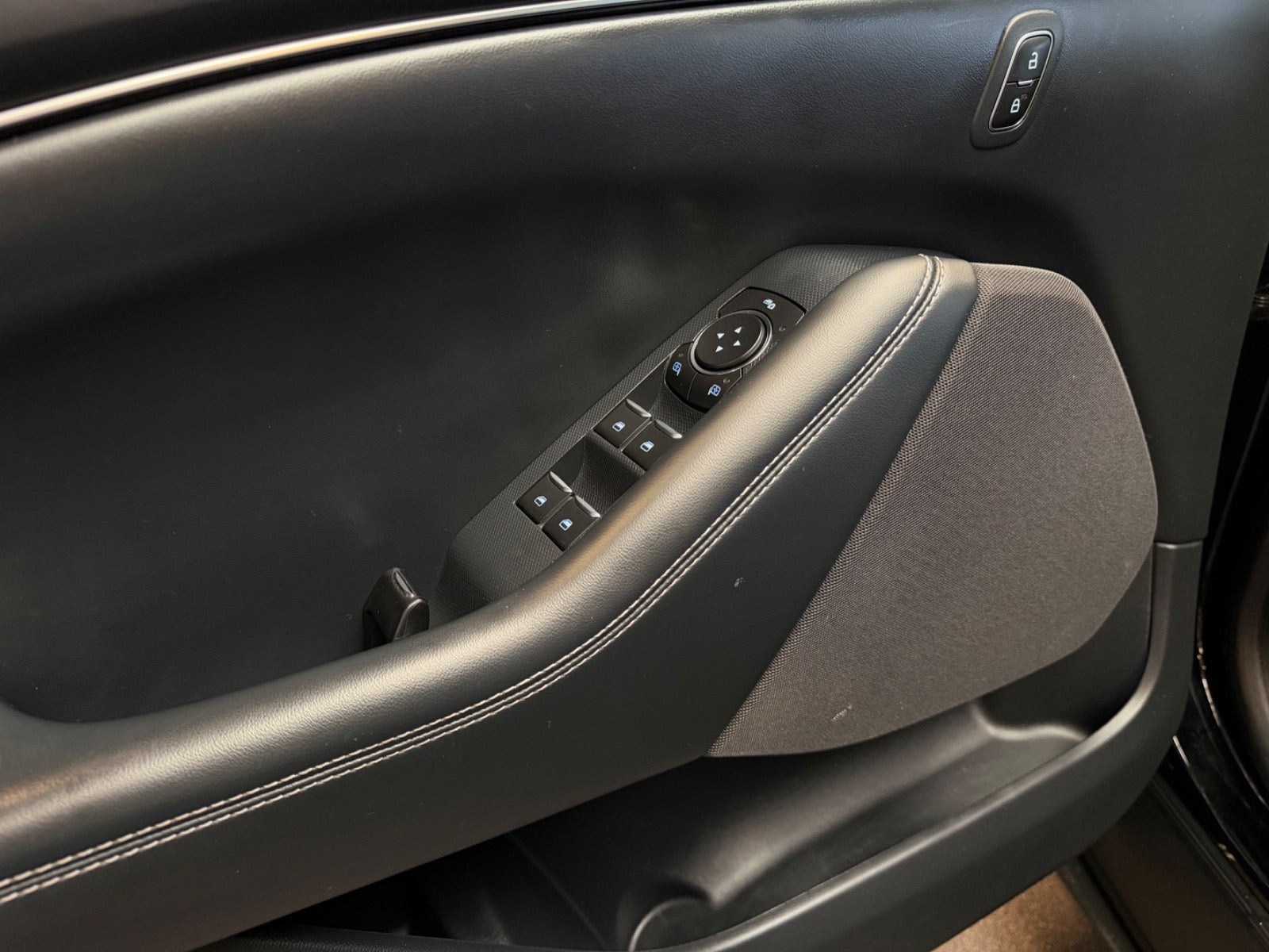 Sort Ford Mustang Mach-E fra 2021