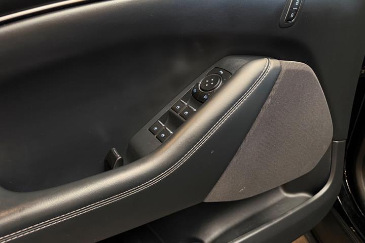 Sort Ford Mustang Mach-E fra 2021