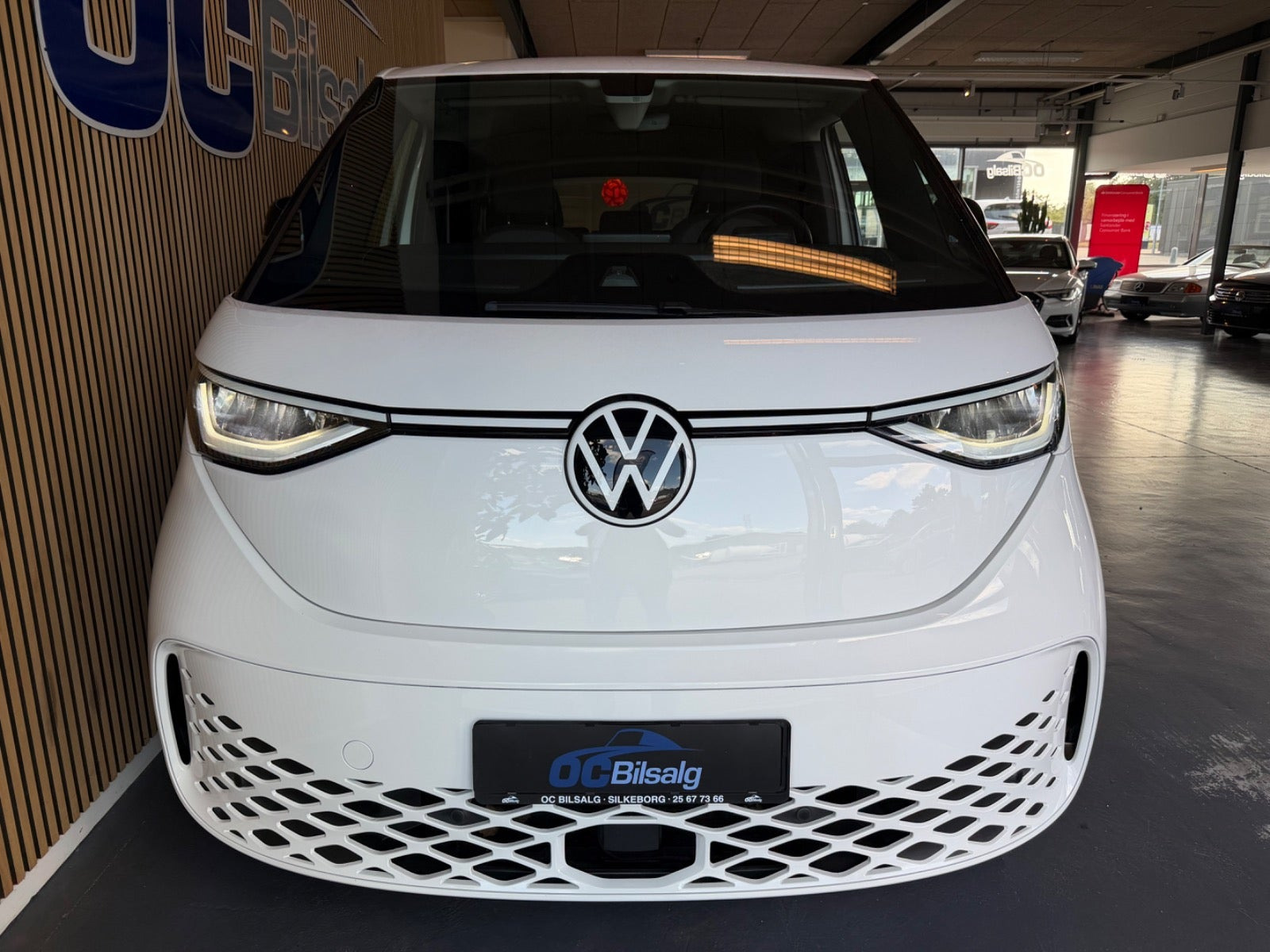 Hvid VW ID.Buzz fra 2024