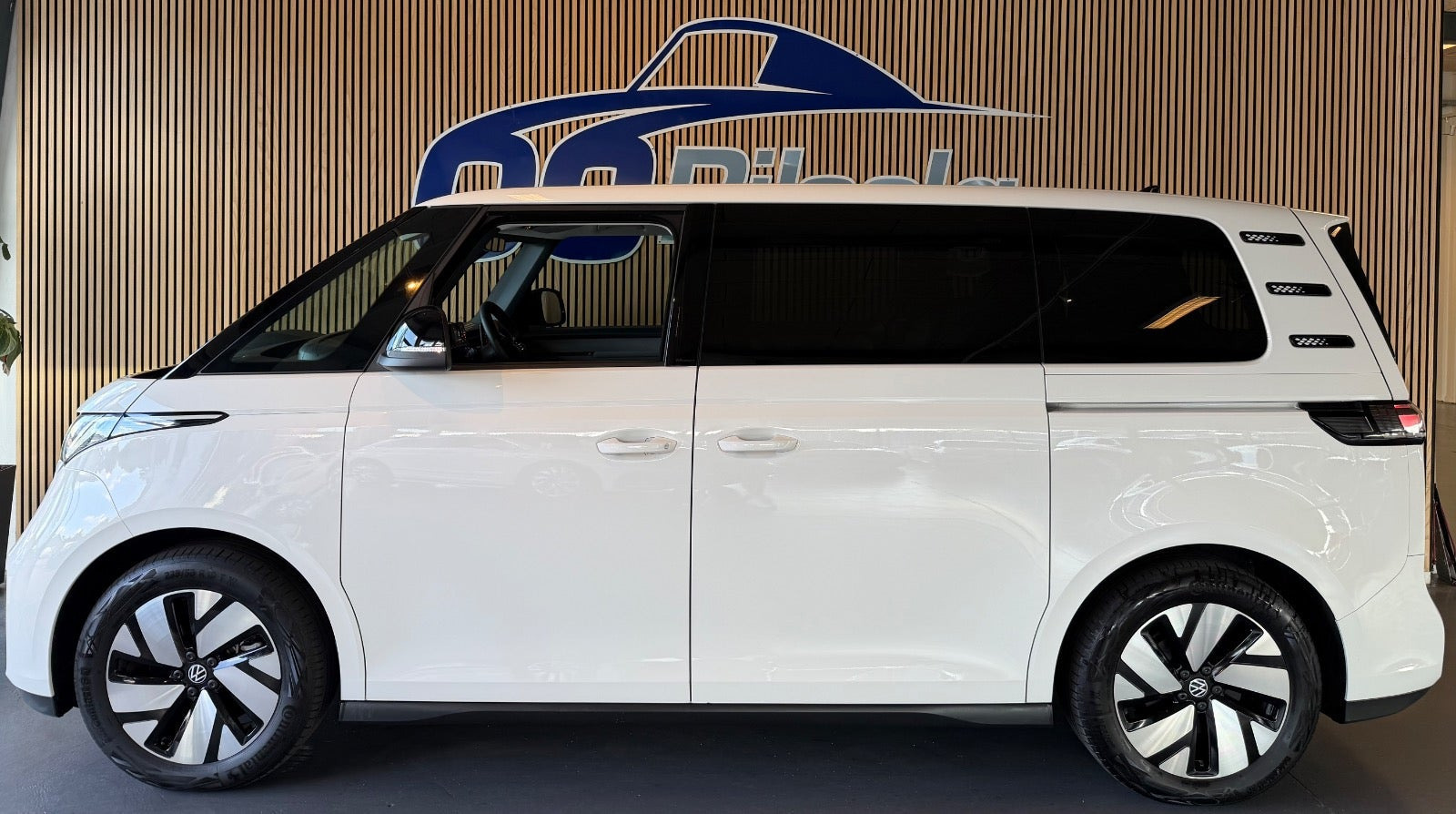 Hvid VW ID.Buzz fra 2024