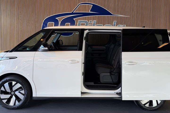 Hvid VW ID.Buzz fra 2024