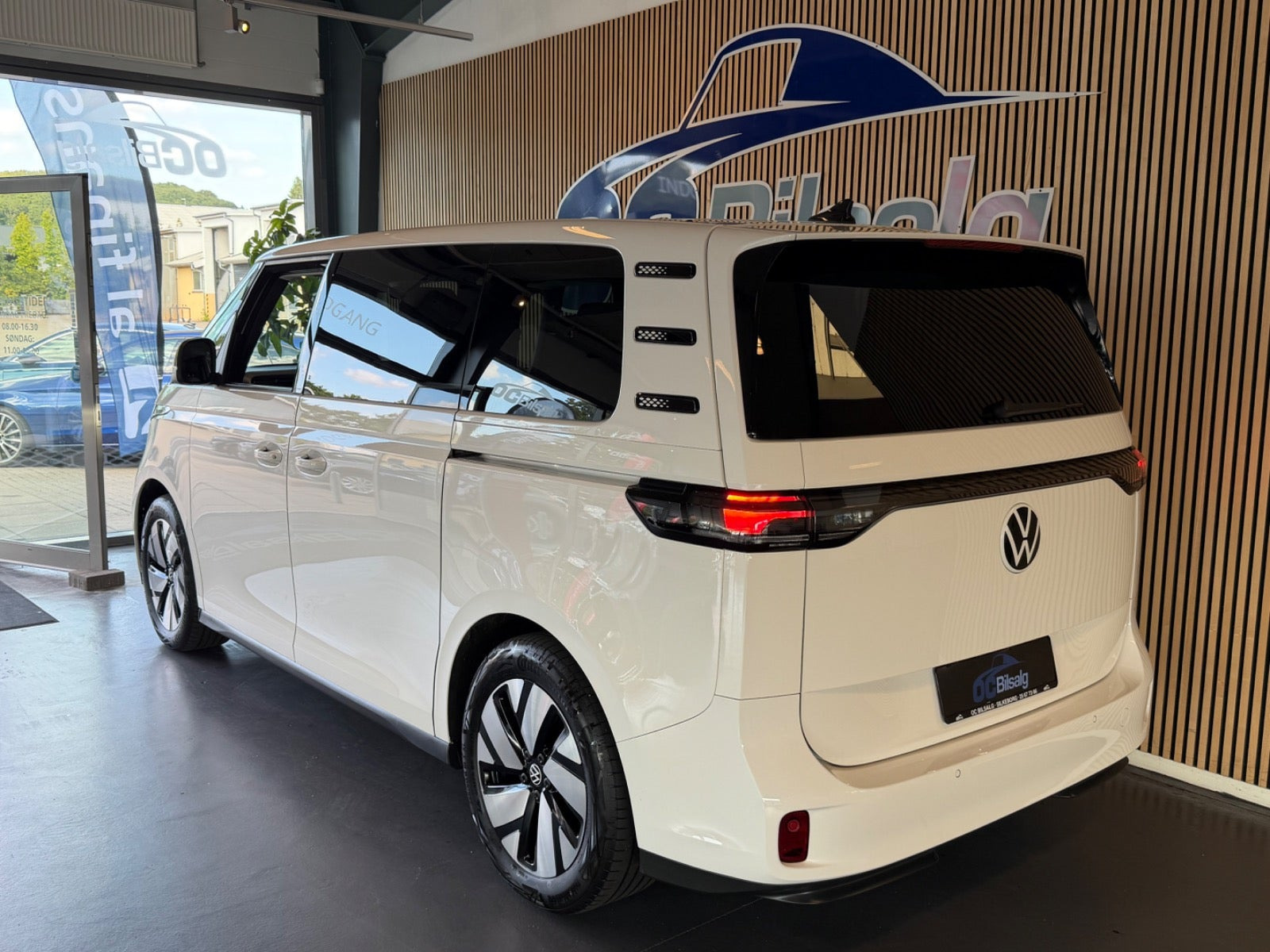Hvid VW ID.Buzz fra 2024