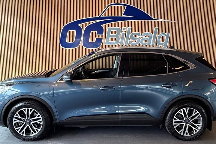 Blå Ford Kuga fra 2020