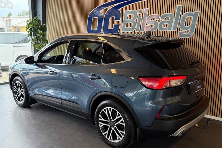 Blå Ford Kuga fra 2020