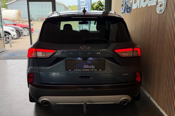 Blå Ford Kuga fra 2020