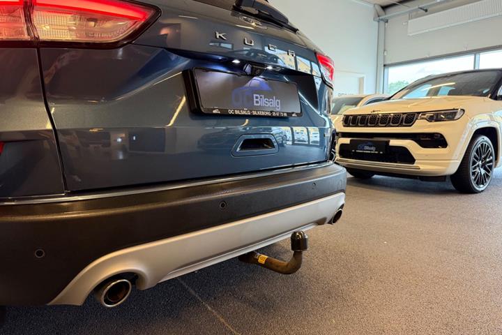 Blå Ford Kuga fra 2020