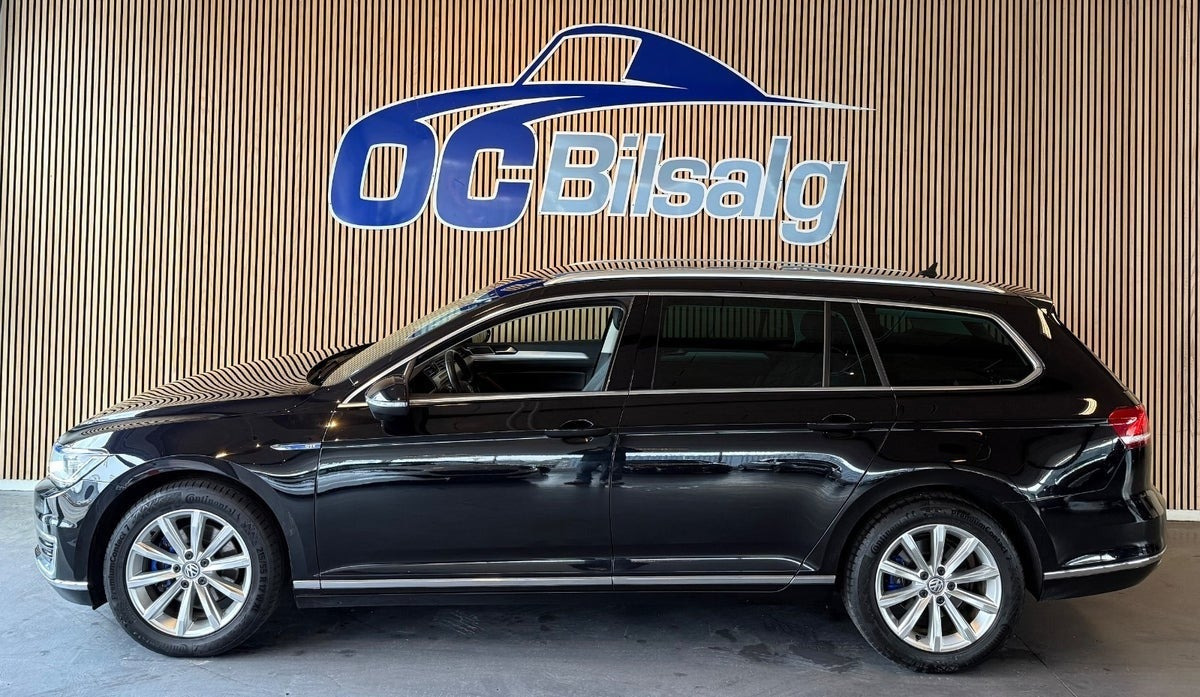 Sort VW Passat fra 2017