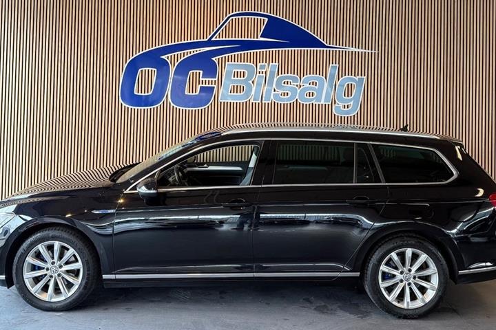 Sort VW Passat fra 2017