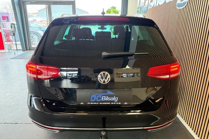 Sort VW Passat fra 2017