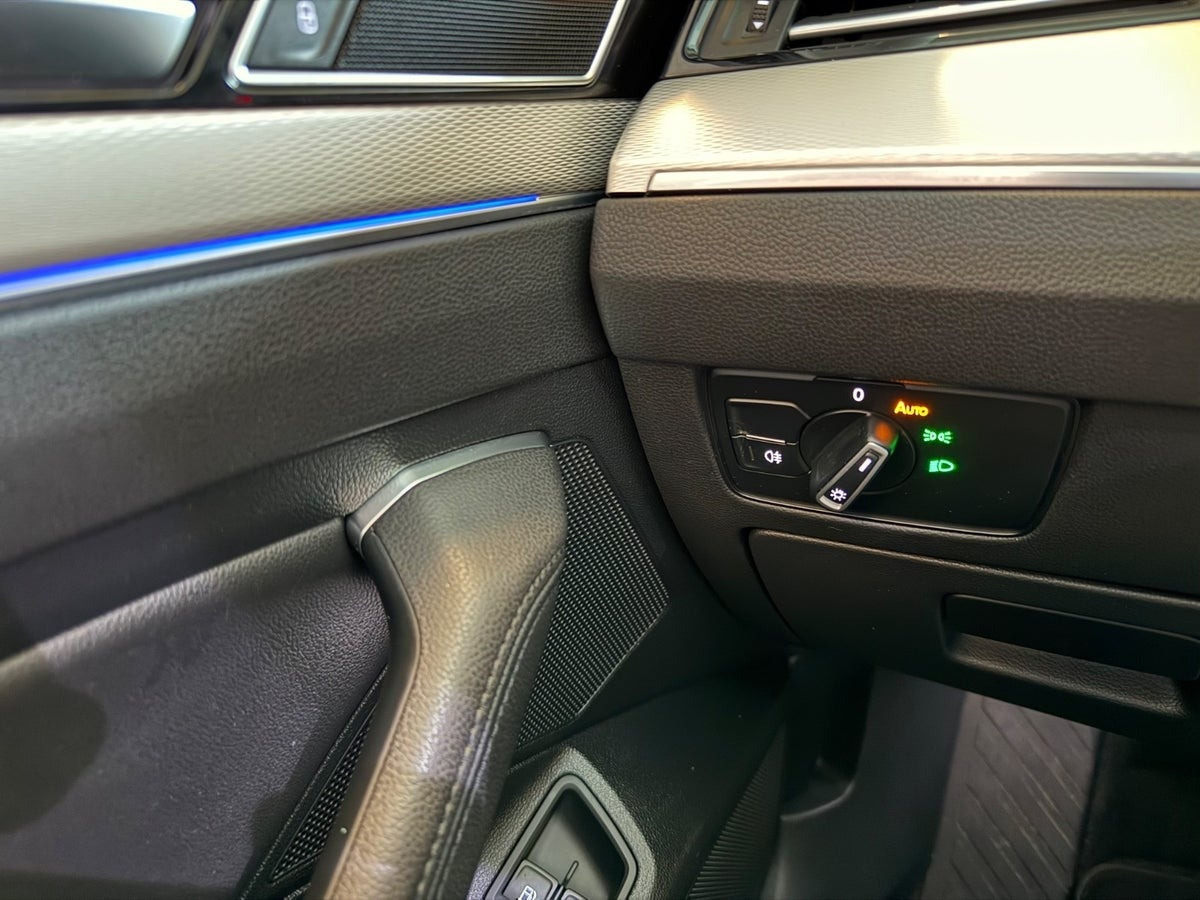 Sort VW Passat fra 2017