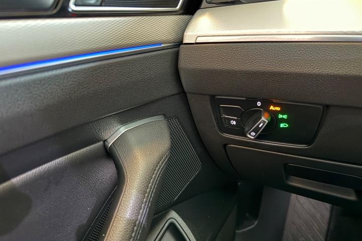 Sort VW Passat fra 2017