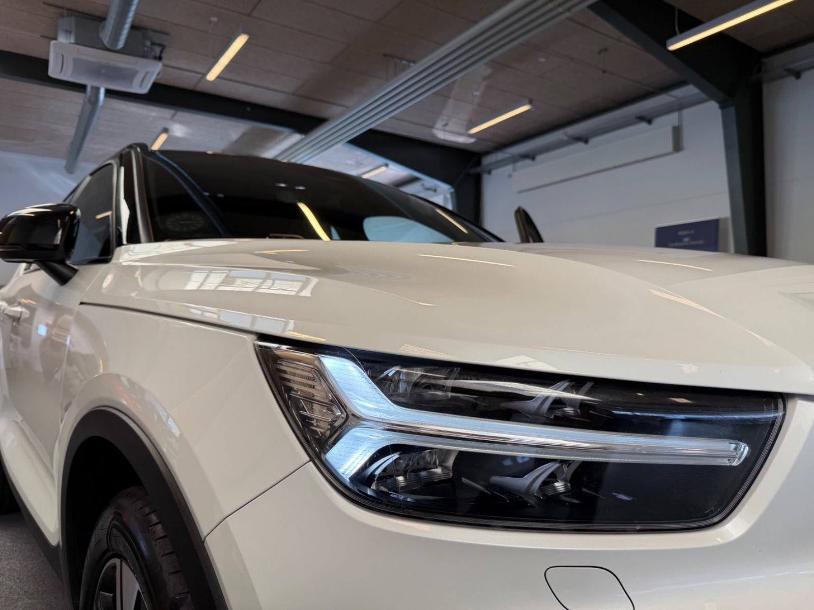 Hvid Volvo XC40 fra 2022