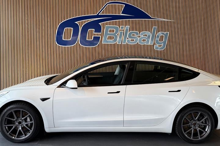 Hvid Tesla Model 3 fra 2022