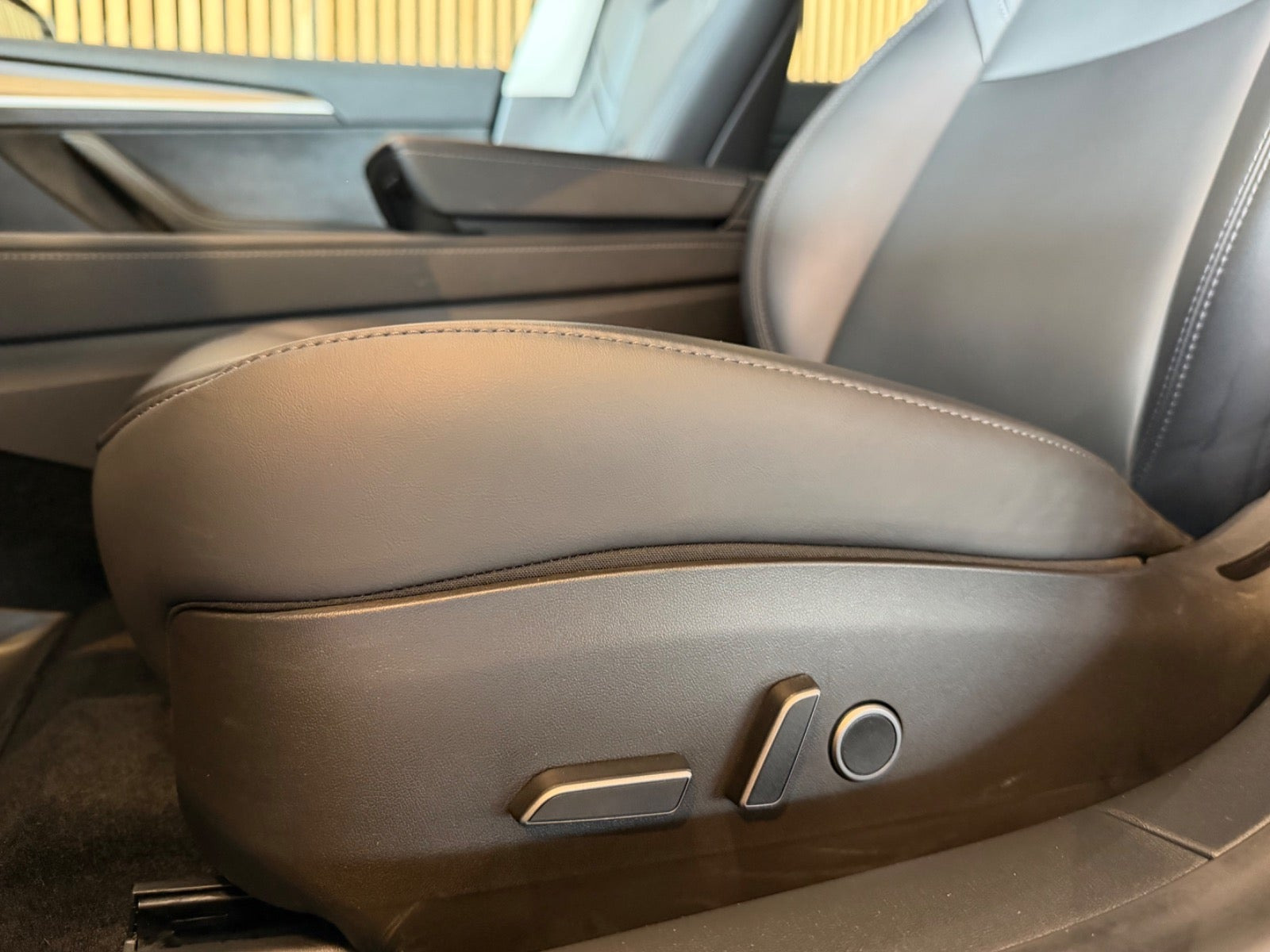 Hvid Tesla Model 3 fra 2022