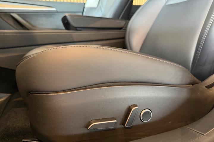 Hvid Tesla Model 3 fra 2022