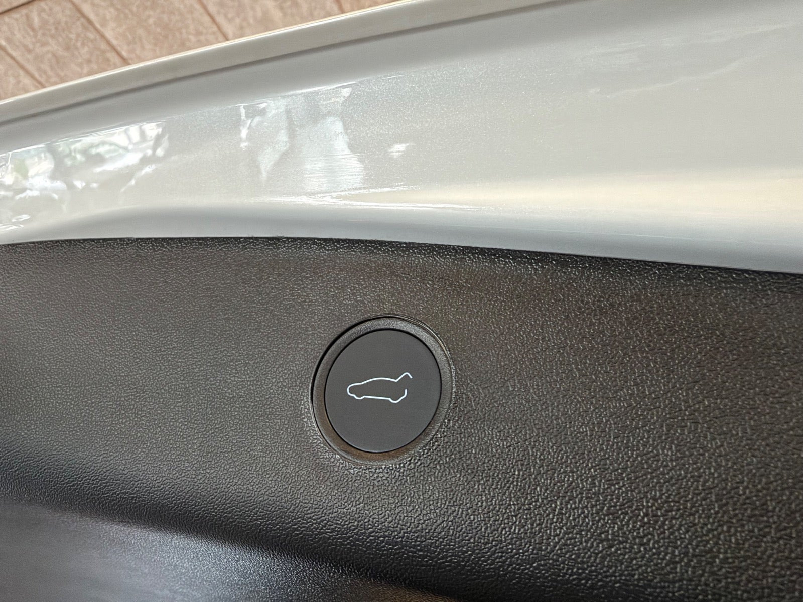 Hvid Tesla Model 3 fra 2022