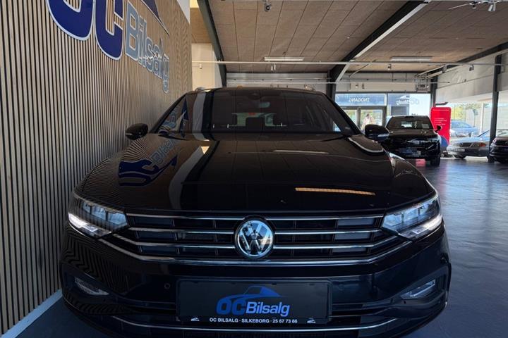 Sort VW Passat fra 2020