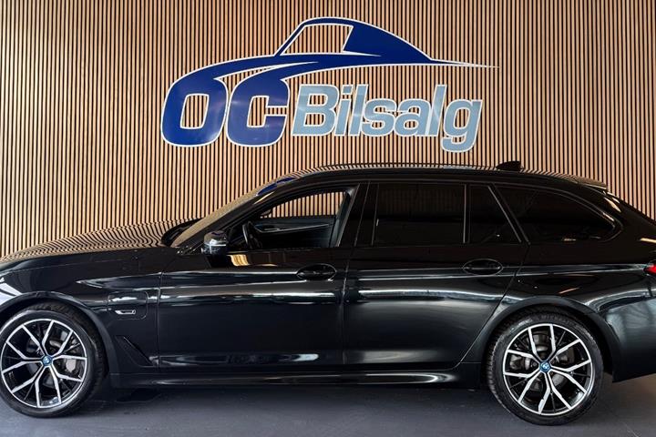 Sort BMW 530e fra 2022