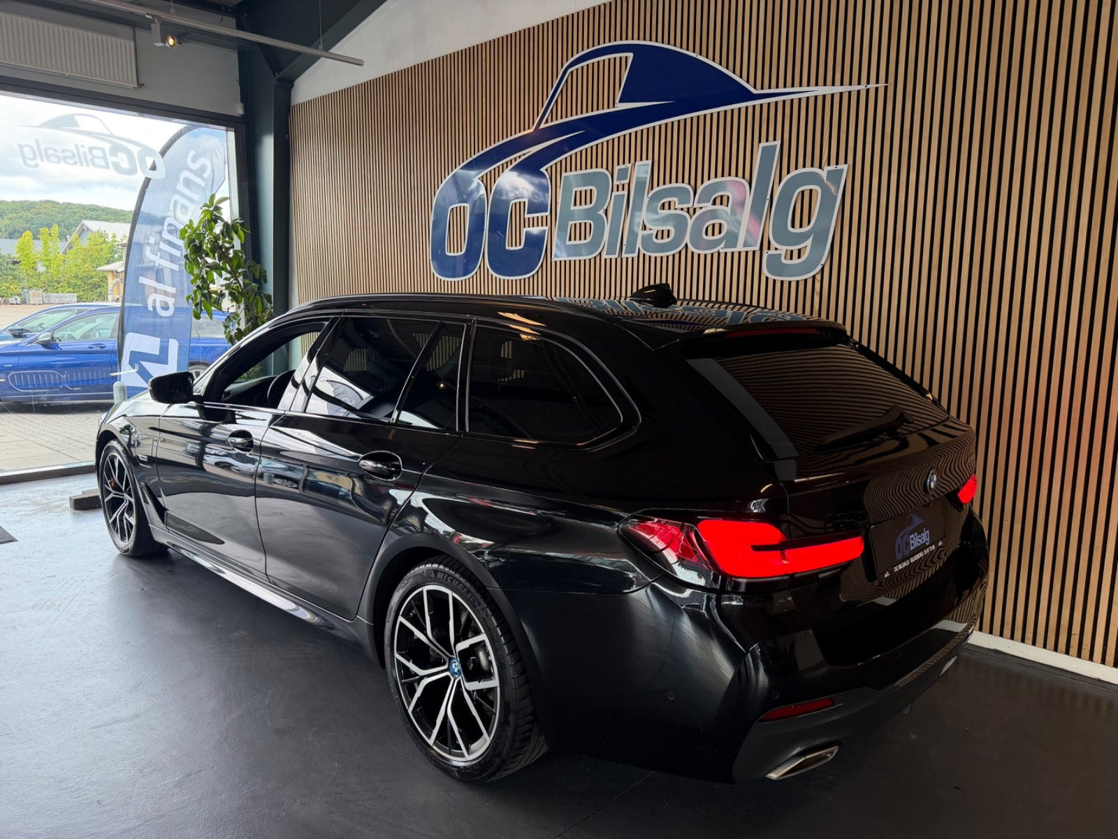 Sort BMW 530e fra 2022