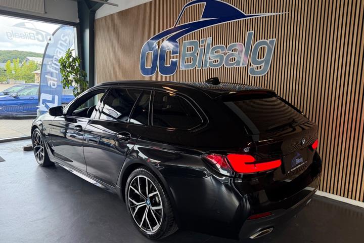 Sort BMW 530e fra 2022