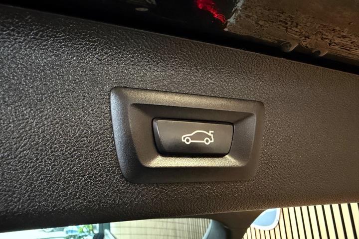 Sort BMW 530e fra 2022