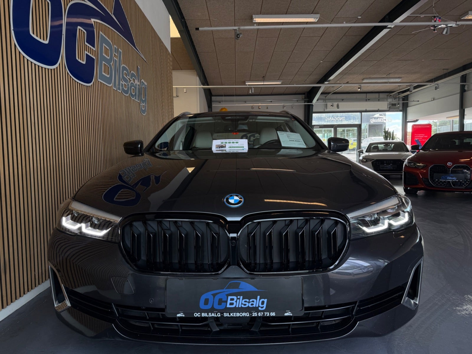 Sort BMW 530e fra 2022