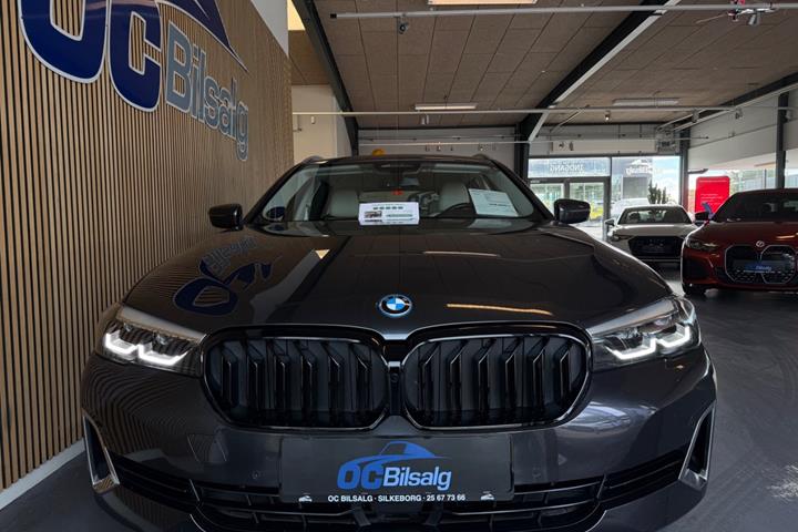 Sort BMW 530e fra 2022