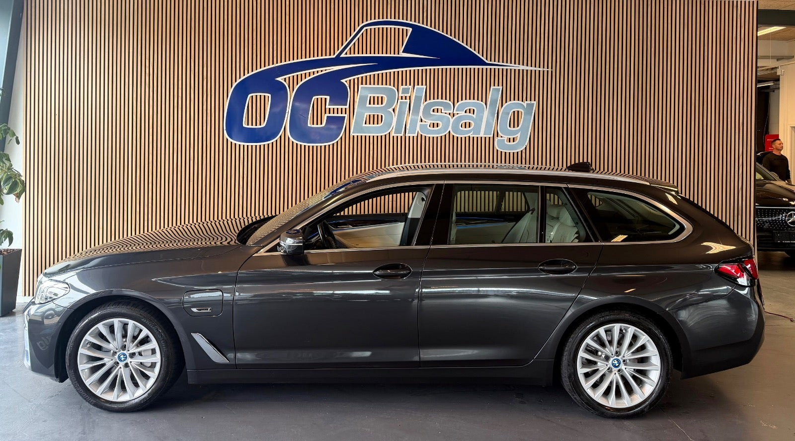 Sort BMW 530e fra 2022