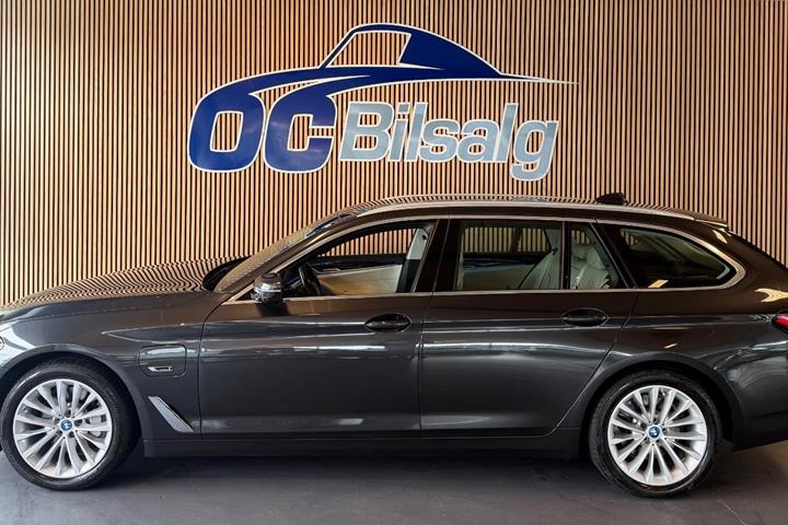 Sort BMW 530e fra 2022