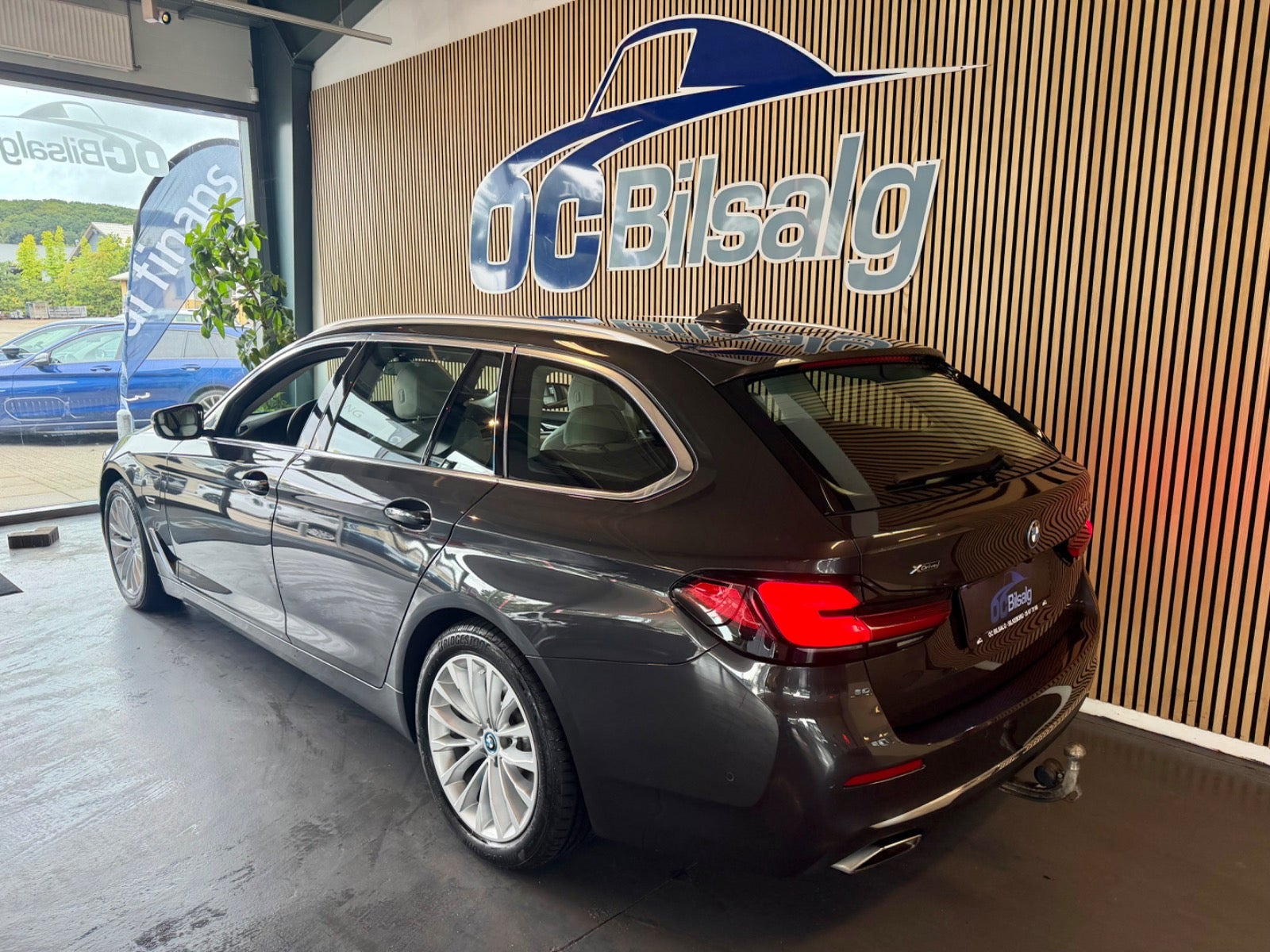 Sort BMW 530e fra 2022