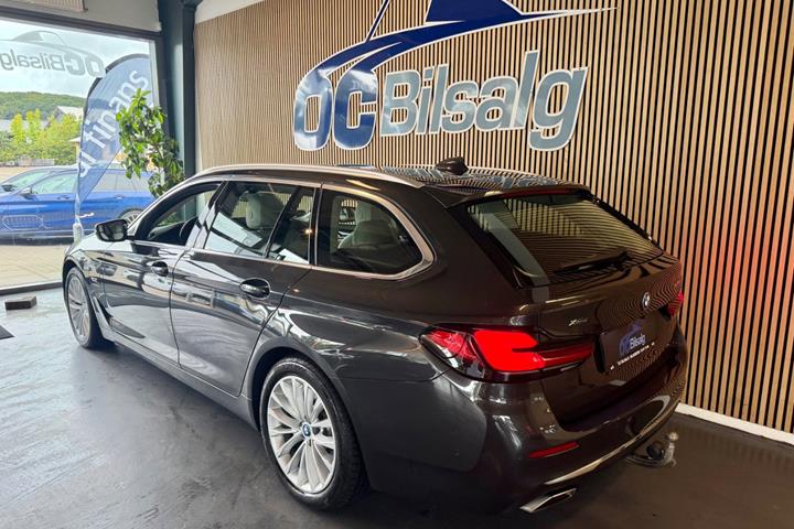 Sort BMW 530e fra 2022