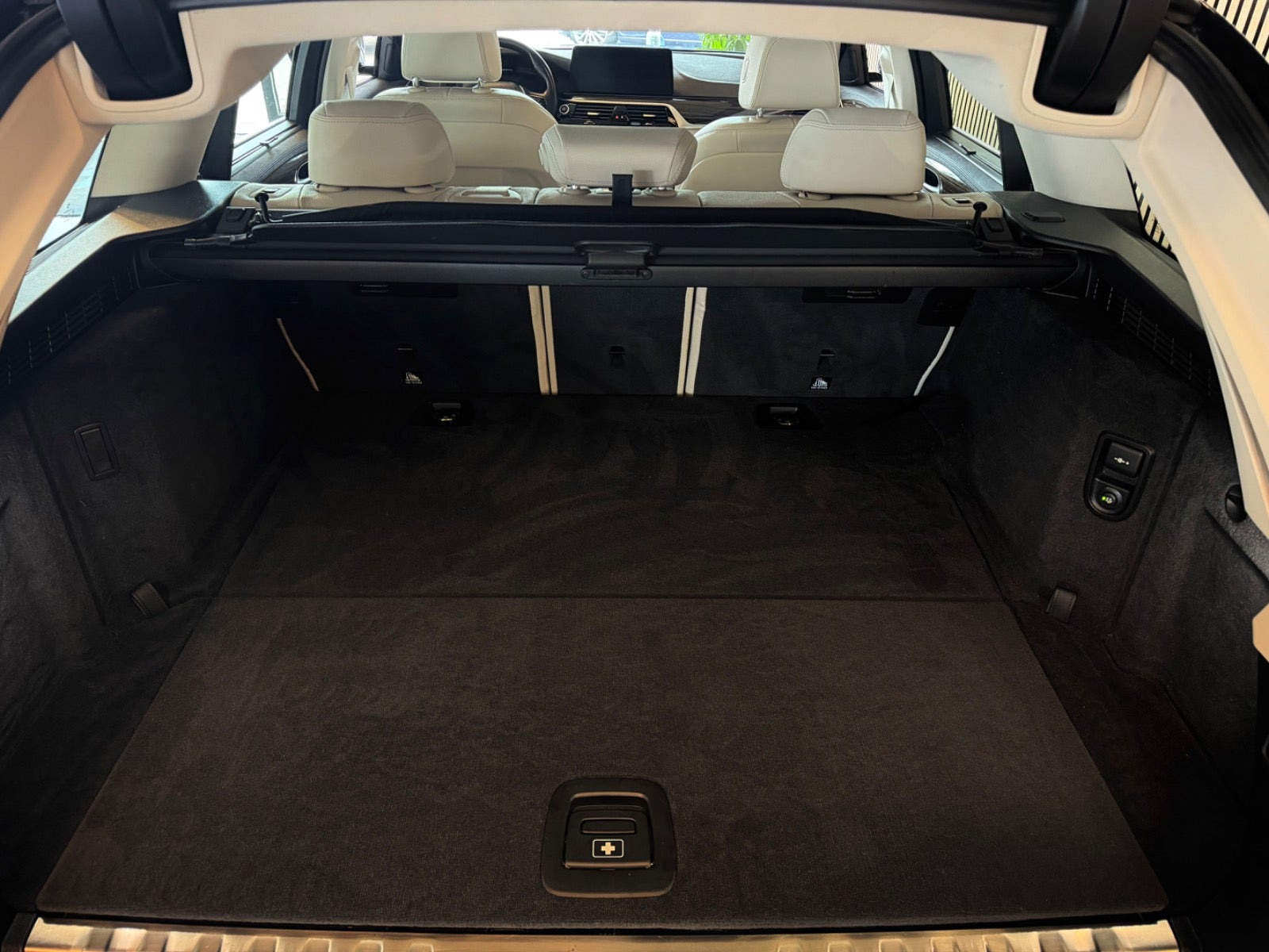 Sort BMW 530e fra 2022