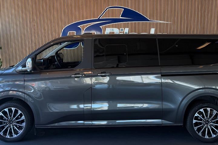 Grå Ford Tourneo Custom 340 L2 fra 2025