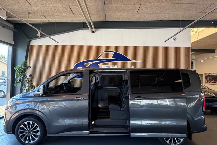 Grå Ford Tourneo Custom 340 L2 fra 2025