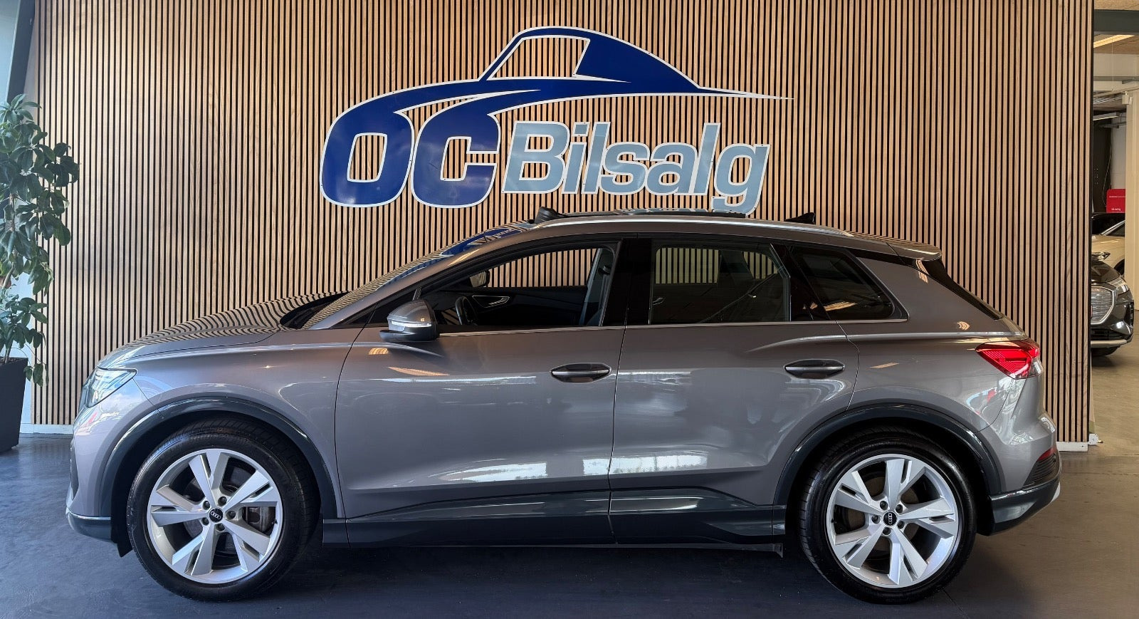 Grå Audi Q4 e-tron fra 2022