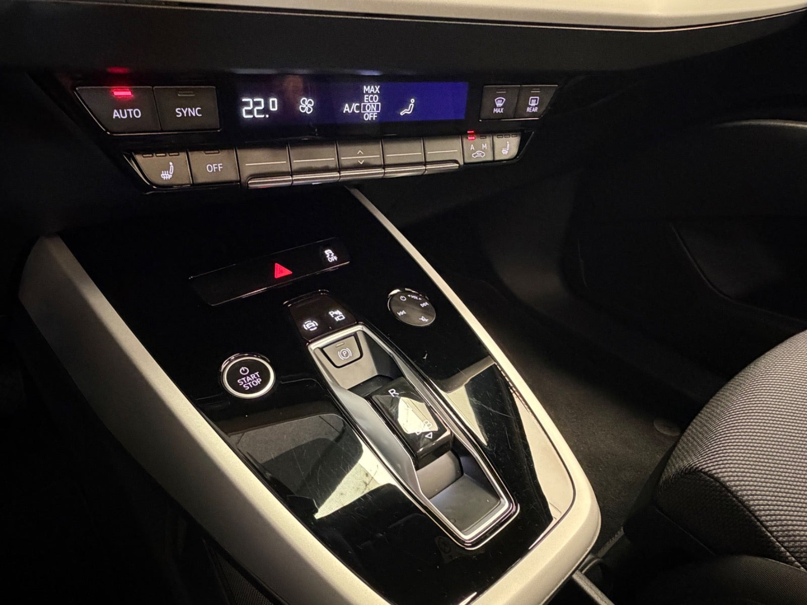 Grå Audi Q4 e-tron fra 2022