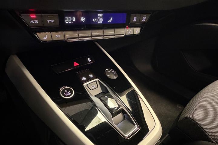 Grå Audi Q4 e-tron fra 2022