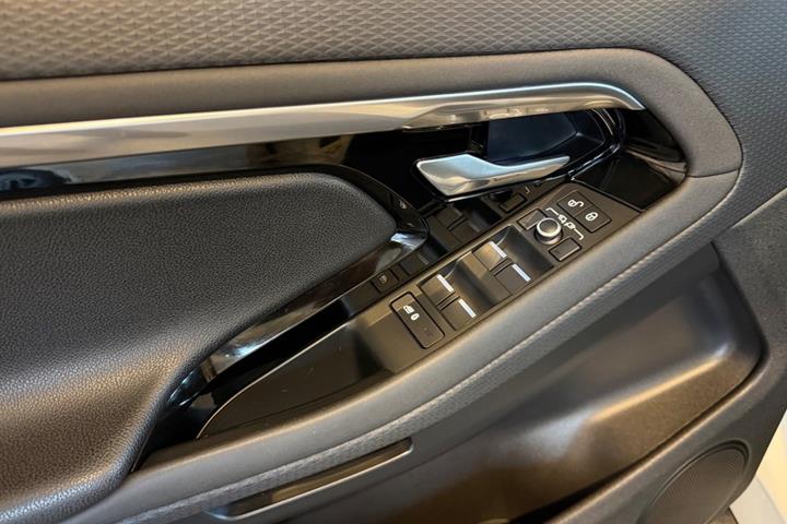 Hvid Land Rover Range Rover evoque fra 2020