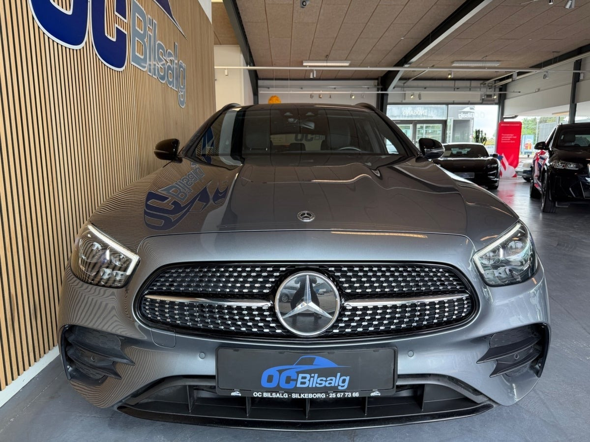 Grå Mercedes E300 de fra 2020