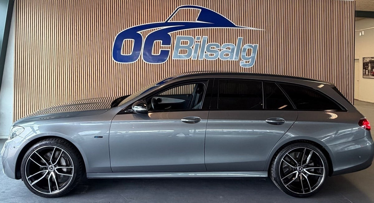 Grå Mercedes E300 de fra 2020