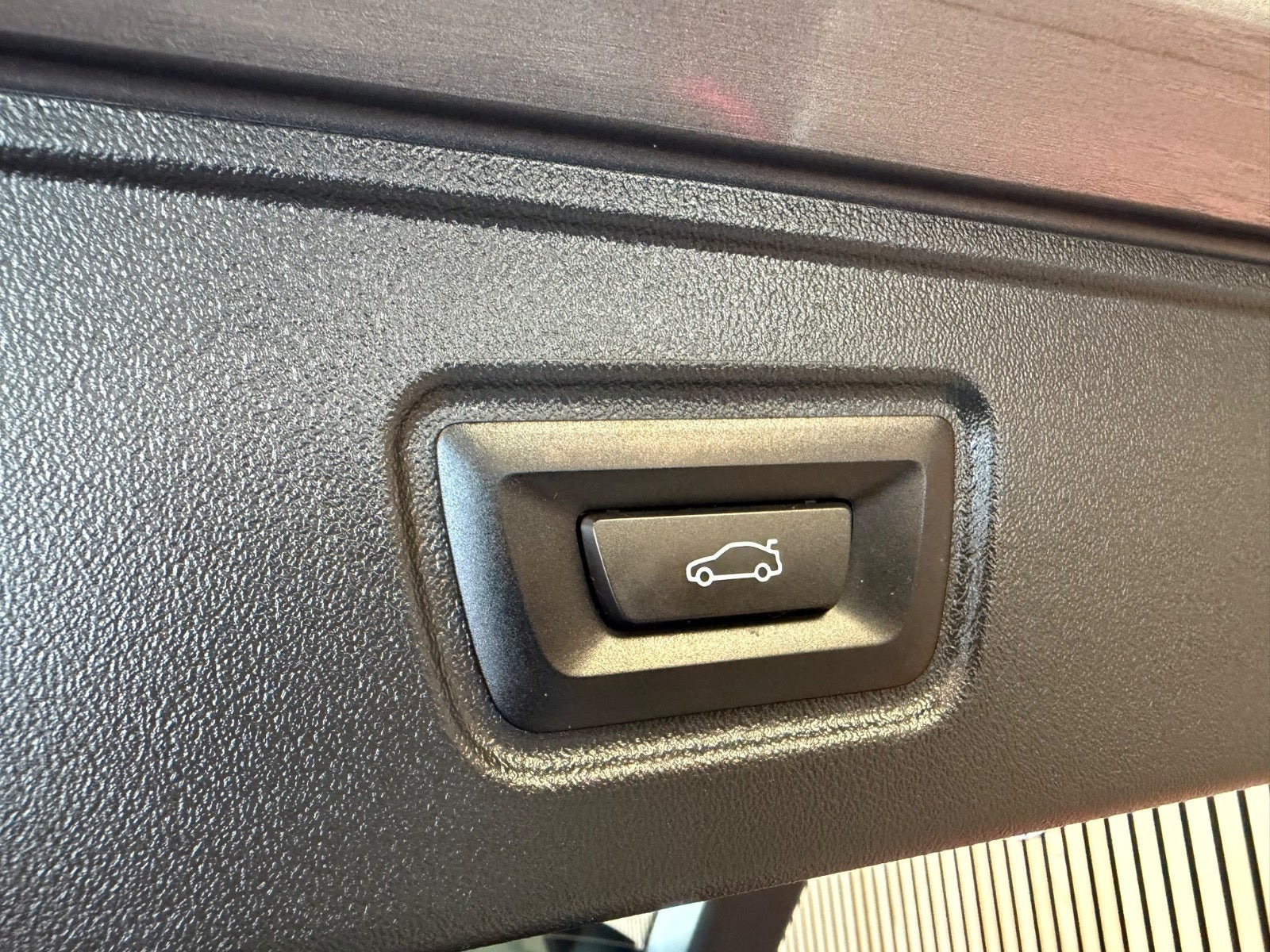 Grå BMW i5 fra 2025