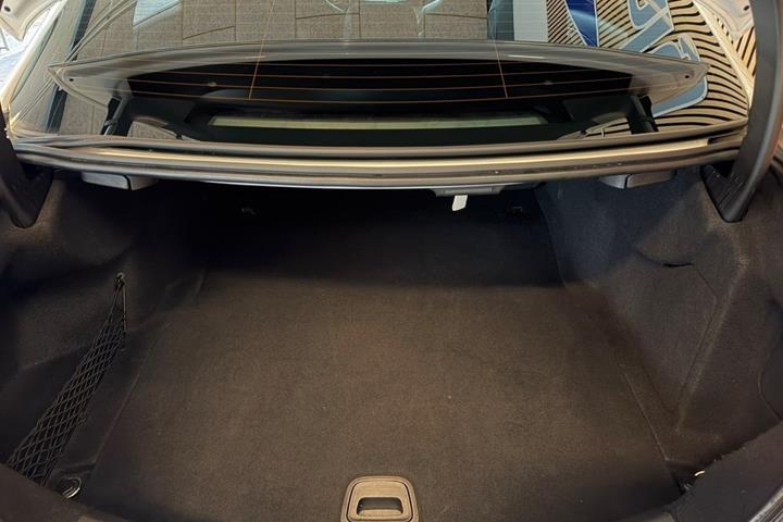 Hvid Mercedes E220 d fra 2018